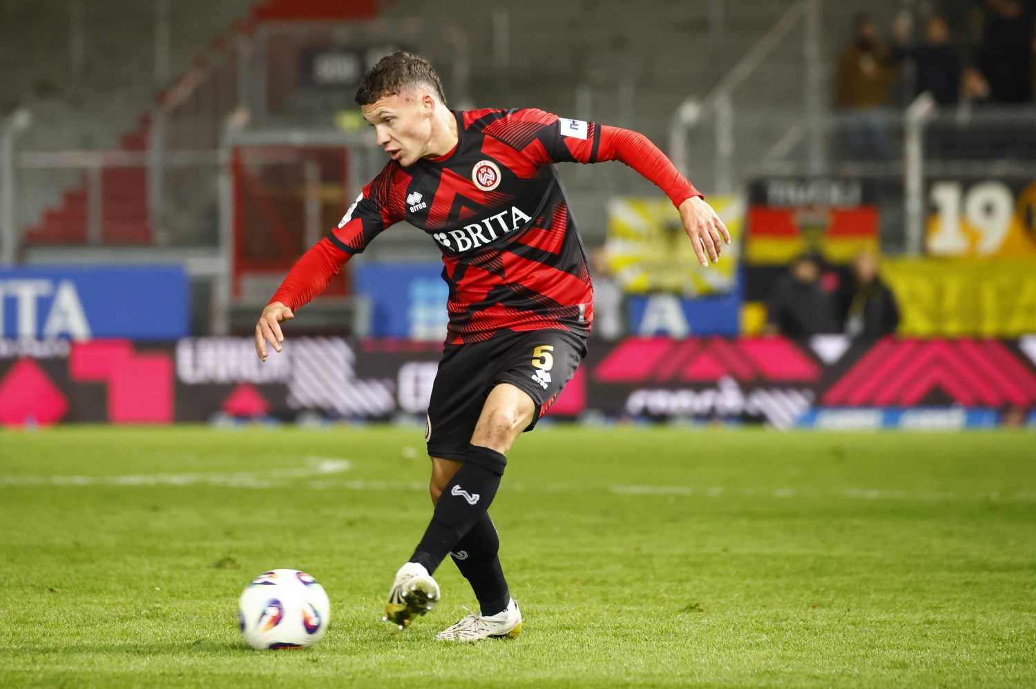 SV Wehen Wiesbaden am Dienstagabend in Baunatal im Hessenpokal gefordert