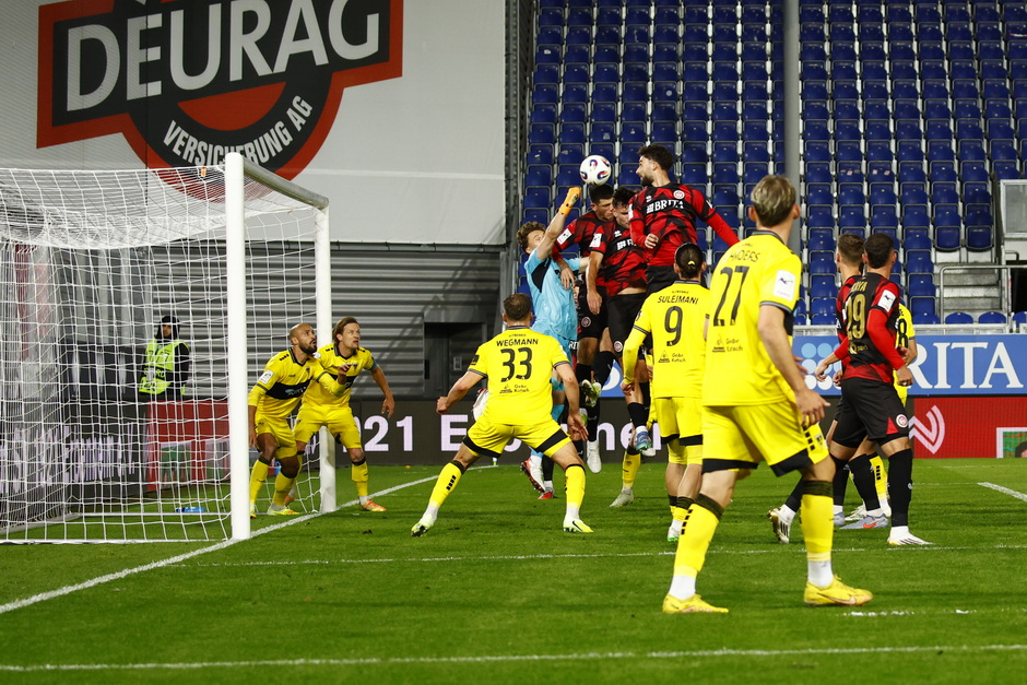 SV Wehen Wiesbaden gegen Alemannia Aachen