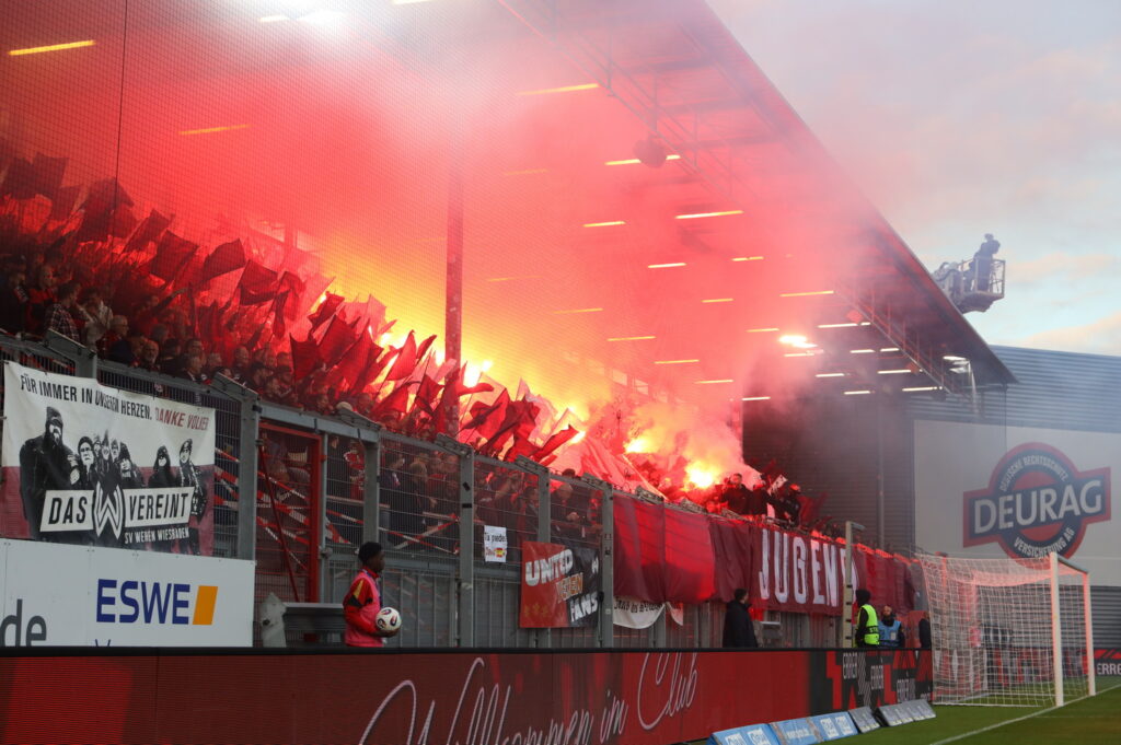 SV Wehen Wiesbaden gegen Jahn Regensburg