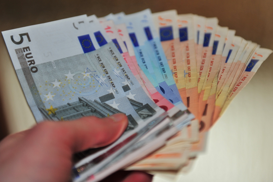 Erneuter Schockanruf: Falsche Polizisten erbeuten Bargeld und Wertgegenstände in Wiesbaden-Biebrich.