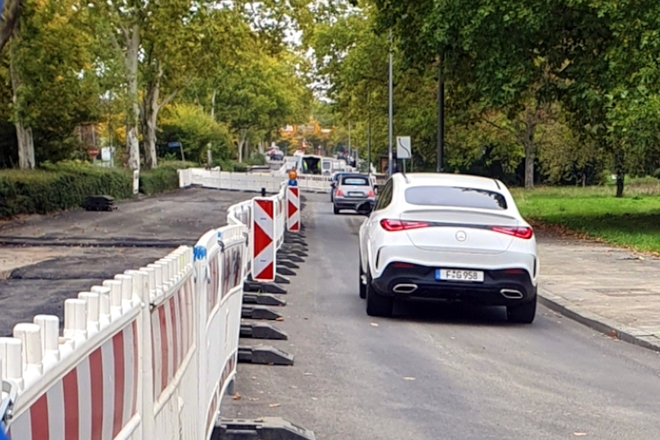 Hauptfahrbahn am Gustav-Stresemann-Ring in Wiesbaden am Mittwochmittag wieder teilweise freigegeben.