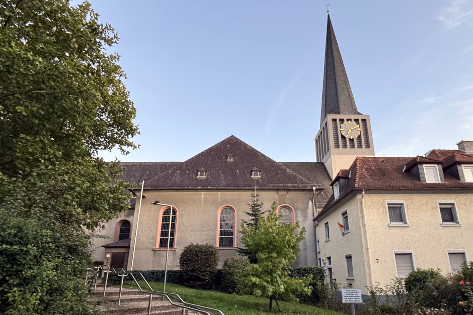 Zentrum der neuen Gemeinde steht in Kastel Die Pfarrkirche der künftigen Gemeinde wird Sankt Georg in Kastel sein. Das wurde mit knapper Mehrheit beschlossen.