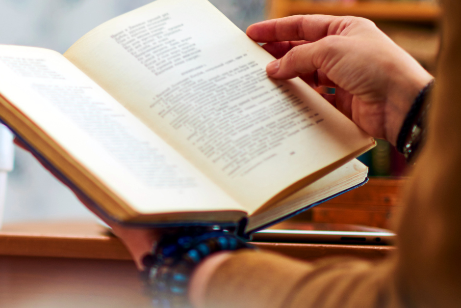 Leif Randt liest aus „Let’s Talk About Feelings im Wiesbadener Literaturhaus Villa Clementine.