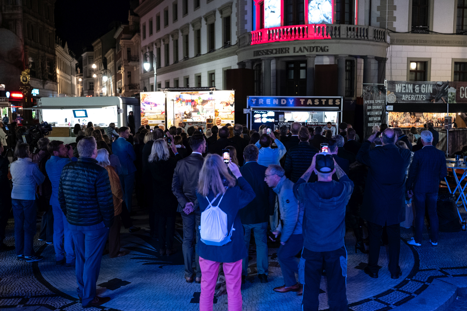 Wiesbaden erstrahlt: Spektakuläre Lichtshow „Hessische Löwengeschichte(n)“ bringt den Landtag zum Leuchten