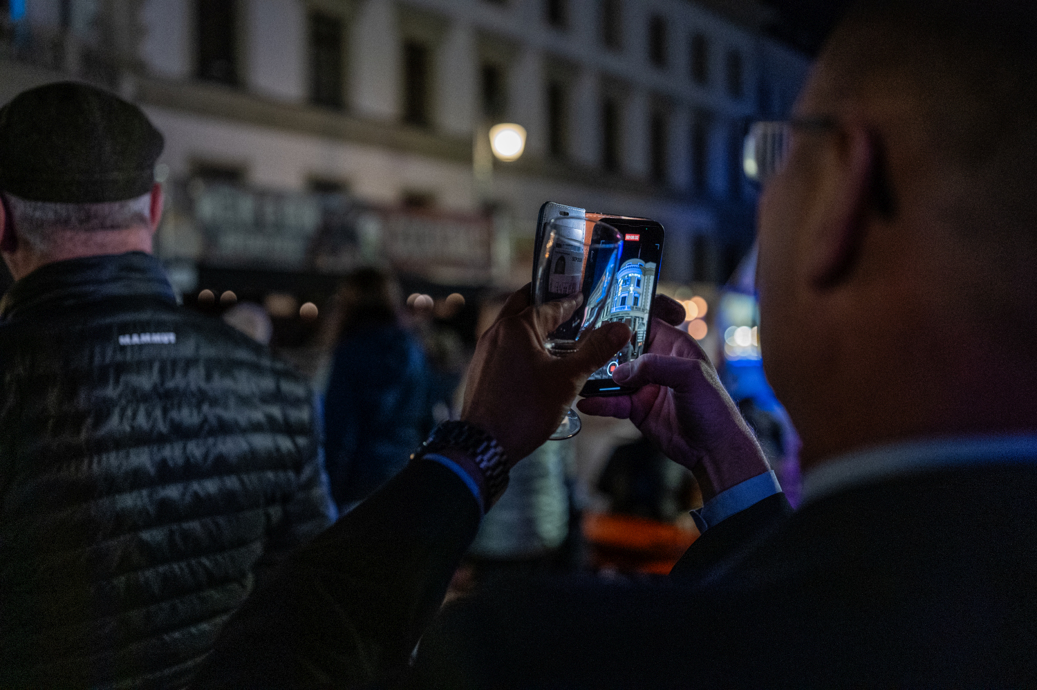 Wiesbaden erstrahlt: Spektakuläre Lichtshow „Hessische Löwengeschichte(n)“ bringt den Landtag zum Leuchten