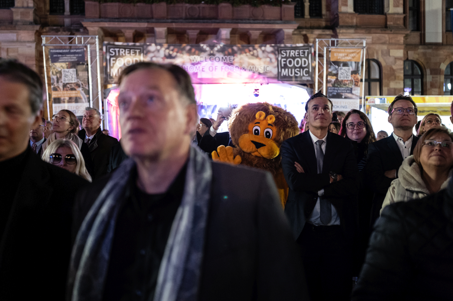 Wiesbaden erstrahlt: Spektakuläre Lichtshow „Hessische Löwengeschichte(n)“ bringt den Landtag zum Leuchten