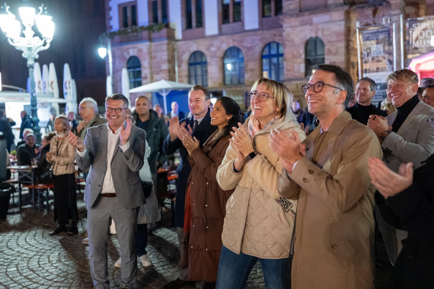Wiesbaden erstrahlt: Spektakuläre Lichtshow „Hessische Löwengeschichte(n)“ bringt den Landtag zum Leuchten