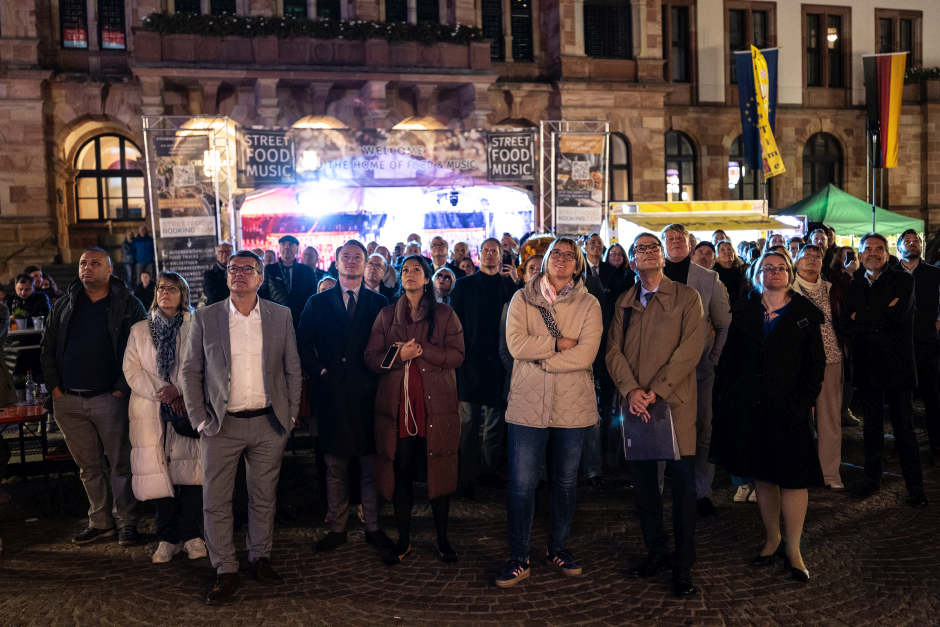 Neues Wiesbadener Wahrzeichen: Löwen-Lichtshow erweckt Stadtschloss-Historie zum Leben
