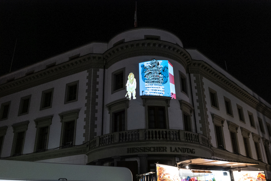 Neues Wiesbadener Wahrzeichen: Löwen-Lichtshow erweckt Stadtschloss-Historie zum Leben