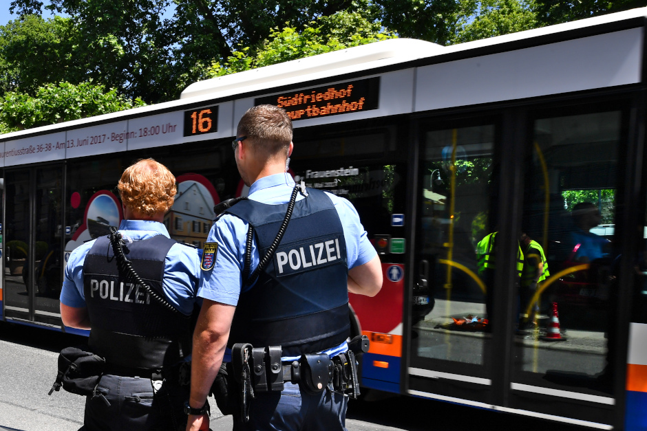 Sexuelle Belästigung in Buslinie 21 am Montag in Wiesbaden. Polizei sucht dringend Zeugen.
