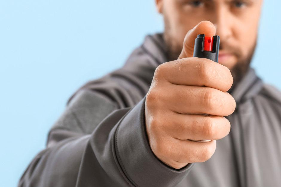 Raubversuch mit Pfefferspray in der Adolfsallee in Wiesbaden am Donnerstagnachmittag. Täter flüchten ohne Beute.