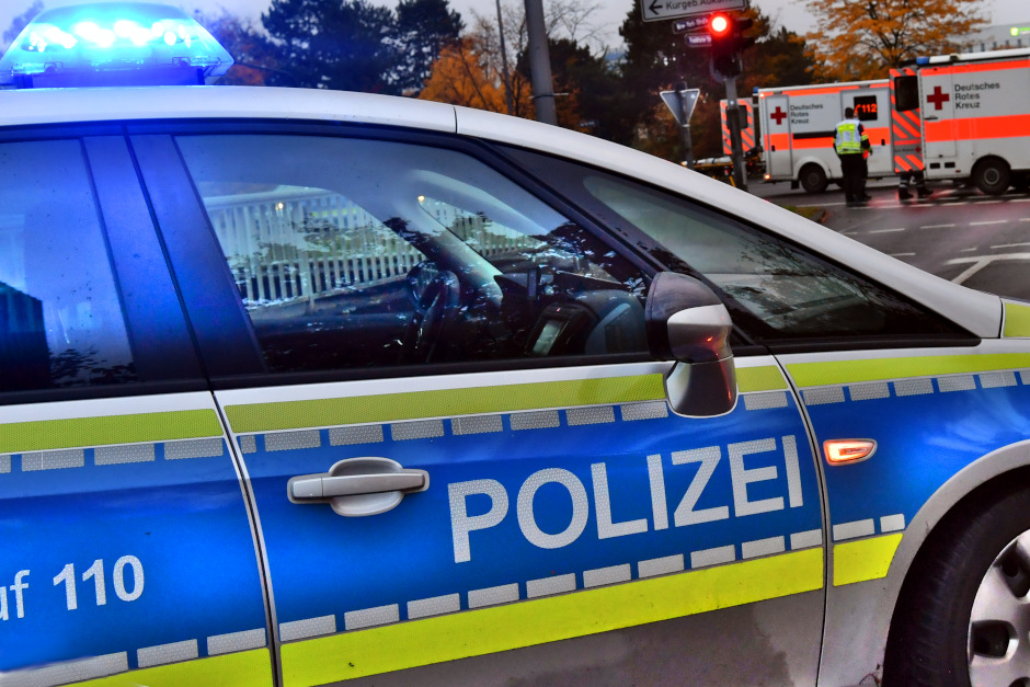 Am Mittwoch, 1. Oktober 2025, kam es in Wiesbaden zu einem Verkehrsunfall, bei dem eine Radfahrerin verletzt wurde. Die Polizei war in unmittelbarer Nähe und beobachtete den Vorfall.
