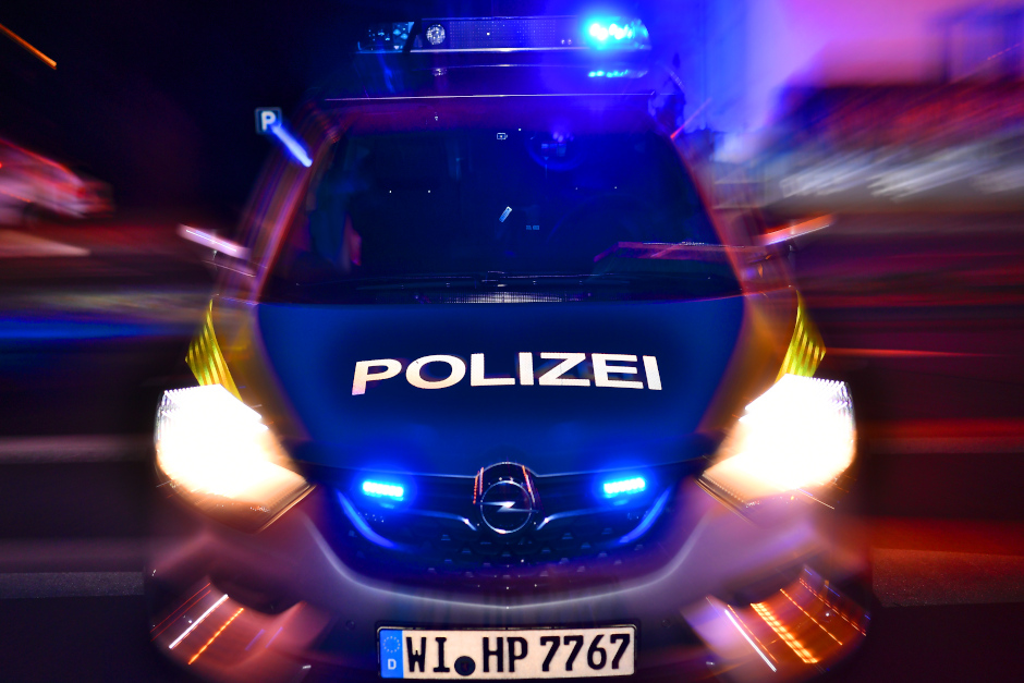 Werkzeugdiebe in Mainz-Kastel zugange. Die Täter brachten dazu eine Transporter auf.