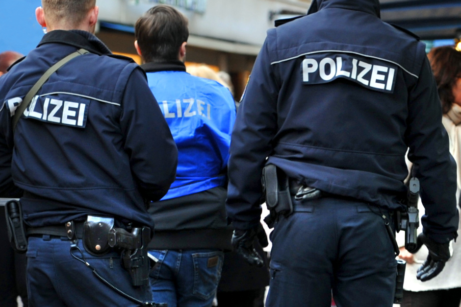 Ein 32-Jähriger wurde am Samstag in Wiesbaden nach Diebstahl unter Taser-Einsatz der Polizei festgenommen.