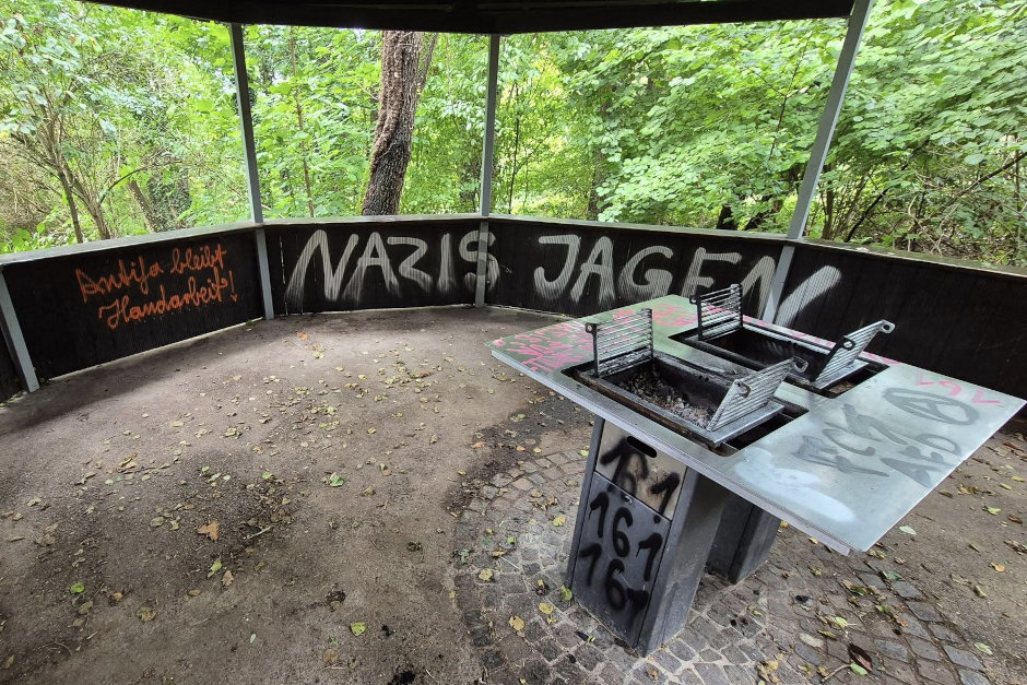 Der Kreisvorstand der AfD Wiesbaden zeigt sich entsetzt über das Ausmaß der Beschädigung an dem Grillplatz in Breckenheim.