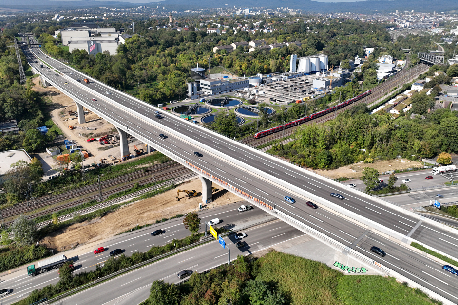 A66: Restarbeiten an der Salzbachtalbrücke bei Wiesbaden abgeschlossen – wieder freie Fahrt mit Tempo 100.