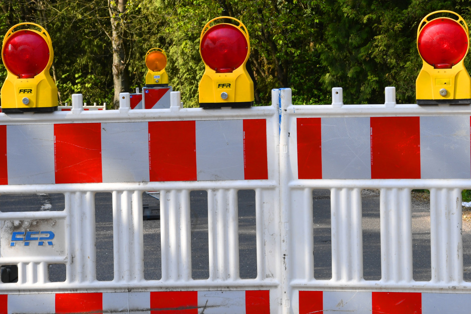Kreisstraße 661 zwischen Wiesbaden-Heßloch und Auringen bleibt länger gesperrt wegen Bauarbeiten.