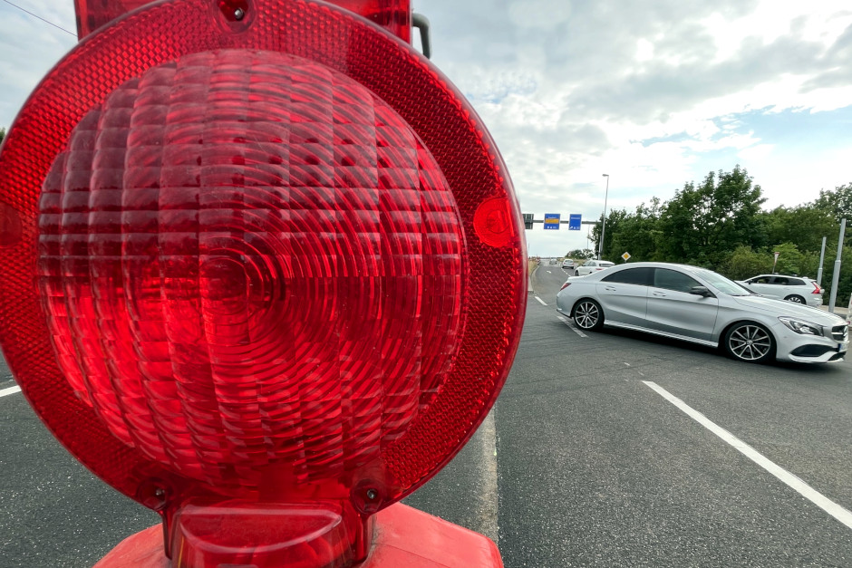Verkehrsbeschränkungen auf der Biebricher Allee in Wiesbaden-Biebrich für Bauarbeiten.