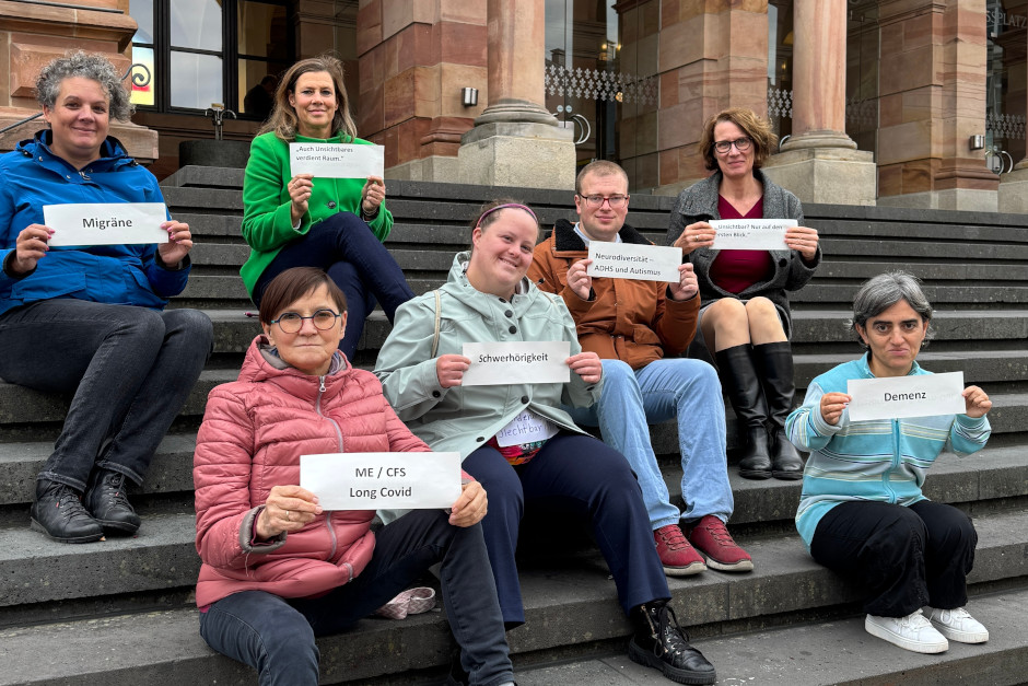 Wiesbaden organisiert zum Tag der nicht sichtbaren Behinderungen eine „Stille Stunde“ für mehr Inklusion.