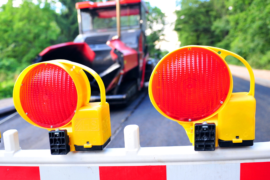 Vollsperrung Oberfeld und der Wandersmannstraße in Wiesbaden-Erbenheim für Fahrbahndeckenerneuerung,