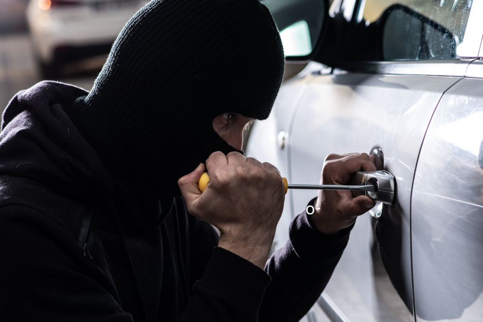 Auto übers Wochenende in Wiesbaden gestohlen.
