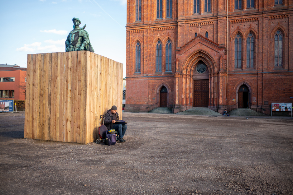 Eine Kunstaktion wurde auf dem Wiesbadener Schlossplatz gestartet.