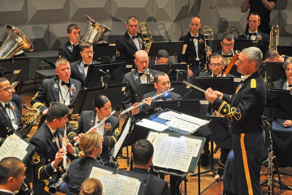 Traditionelles Holiday-Konzert der U.S. Army Europe and Africa Band & Chorus im Kurhaus Wiesbaden