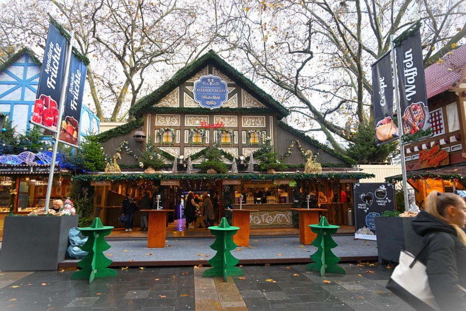 Der Start in die Wiesbadener Vorweihnachtszeit wird in diesem Jahr zum kleinen Spektakel! Am Montag, 24. November 2025, um 11:00 Uhr, öffnet die beliebte WinterStubb auf dem Mauritiusplatz ihre Pforten. Als besonderes Highlight wird Schlagerlegende Heino am Nachmittag ein Gratis-Ständchen geben und gemeinsam mit TV-Star Claudia Obert den feierlichen Saisonauftakt zelebrieren.