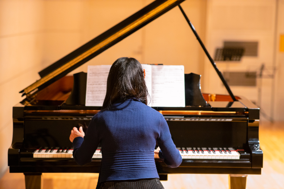 Das nachgeholte Duell! Wiesbadener Bachfest inszeniert legendären Wettstreit zwischen Bach und Marchand neu am Freitagabend in der Christophoruskirche Wiesbaden-Schierstein. Frankfurter Star-Cembalist kehrt zurück.