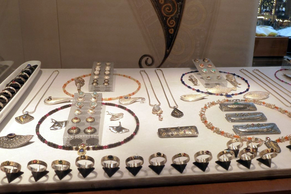 Kunsthandwerk 2025 lädt zur Verkaufsausstellung in Wiesbadener Rathaus. Individuelle Geschenke für die Vorweihnachtszeit.