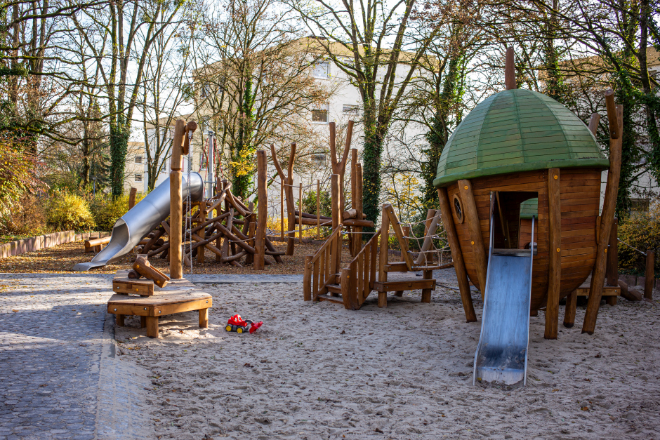 Neuer Spielplatz in der Philipp-Holl-Straße in Wiesbaden am Montag eröffnet.
