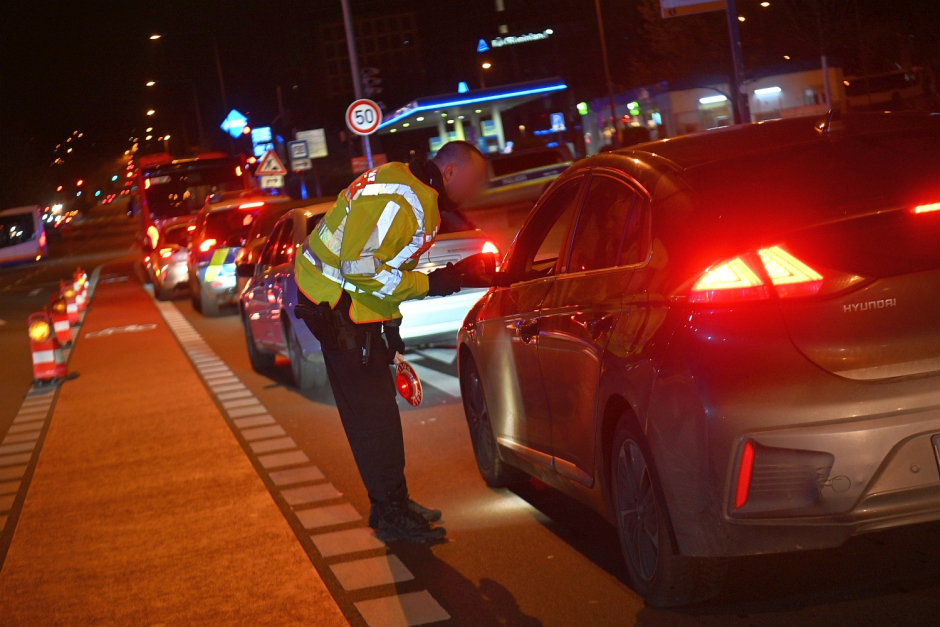 Großangelegte Polizeikontrolle in Wiesbaden am Dienstagabend, 18. November 2025