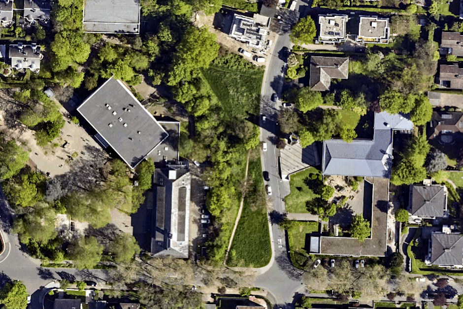 Der Magistrat der Landeshauptstadt Wiesbaden hat den Bau eines neuen Quartiersplatzes im Komponistenviertel offiziell beschlossen. Geplant ist die Errichtung eines grünen, generationenübergreifenden Treffpunkts an der Ecke Schumannstraße / Abeggstraße. Dieses neue Stadtgrün soll Teil eines größeren Grünzugs werden, der das Tennelbachtal mit der Innenstadt verbindet – ein bedeutender Beitrag zur Aufwertung des Viertels.