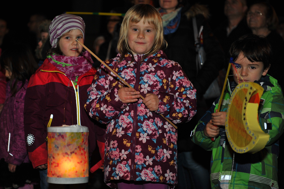 Martinsumzüge in Wiesbaden 2025. Verkehrsteilnehmer sollten vorsichtig sein.