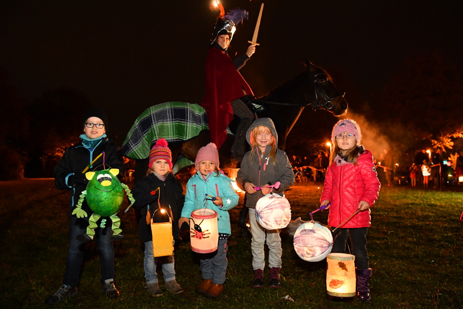 Rund um St. Martin am 11. November ziehen wieder Kinder mit ihren Laternen durch die Straßen von Wiesbaden und feiern das Laternenfest.
