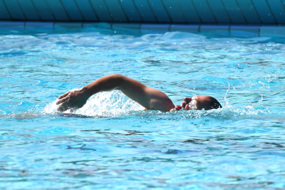 Erwachsenen-Schwimmkurse im Kleinfeldchen und Freizeitbad Mainzer Straße in Wiesbaden starten.