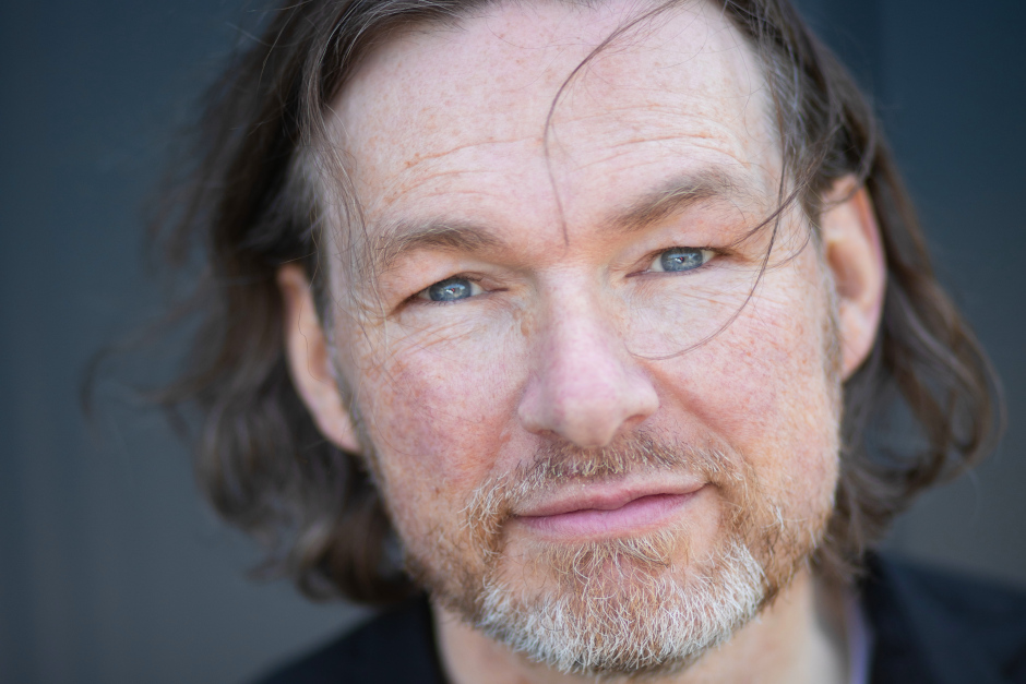 Autor Sven Stricker erhält das Wiesbadener Krimistipendium 2026