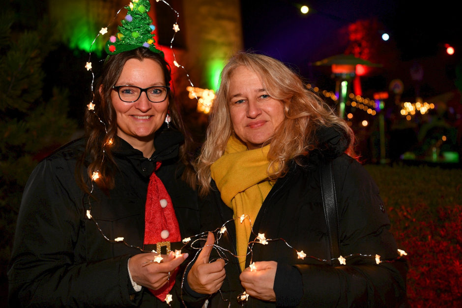 Waldidylle und Glühwein-Glück: Forsthaus Wiesbaden-Kohlheck lädt zum Vorweihnachtlichen Fest. Wildbratwurst, Lagerfeuer und der Nikolaus persönlich!
