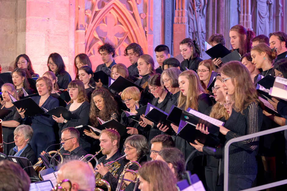 Licht in der Nacht: Adventskonzert der Wiesbadener Musikakademie spannt weiten Bogen von Bach bis Whitacre – Eintritt frei.