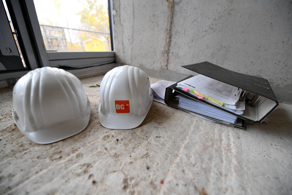 „Grünes Licht für 230 Wohnungen in Kastel: Bebauungsplan ‚Quartier am Bürgerhaus‘ beschlossen – geförderter Mietwohnungsbau, Bürgerhaus, Kita zwischen Kostheimer Landstraße und Bahntrasse. Baubeginn Frühling 2026.“​