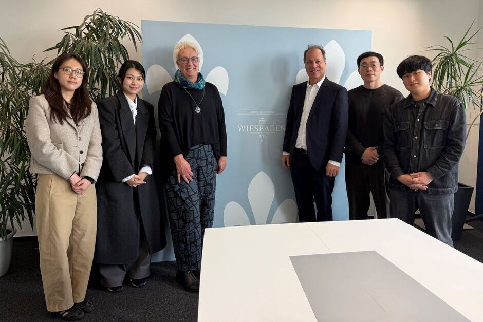 Eine südkoreanische Delegation besucht Wiesbaden, um sich zur soziale Wohnraumversorgung zu informieren.