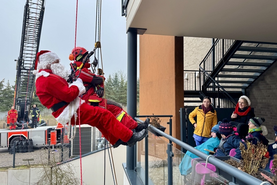 Es gab eine Nikolausaktion der Höhenretter der Feuerwehr Wiesbaden im Zwerg-Nase-Zentrum