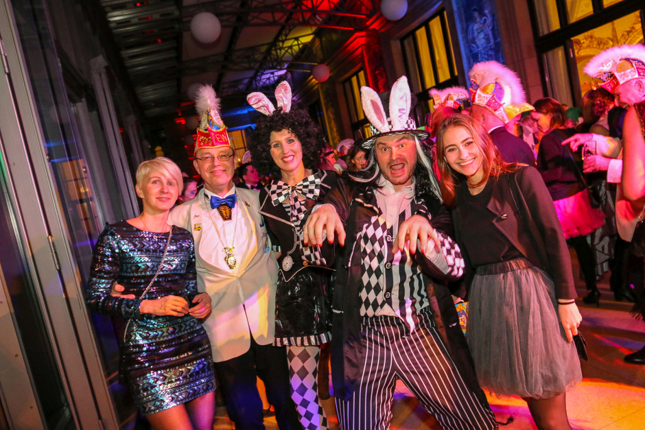 Wiesbadens legendäre Narrennacht: Die Fidele Elf lädt zur glanzvollen Fastnachtssitzung ins Kurhaus