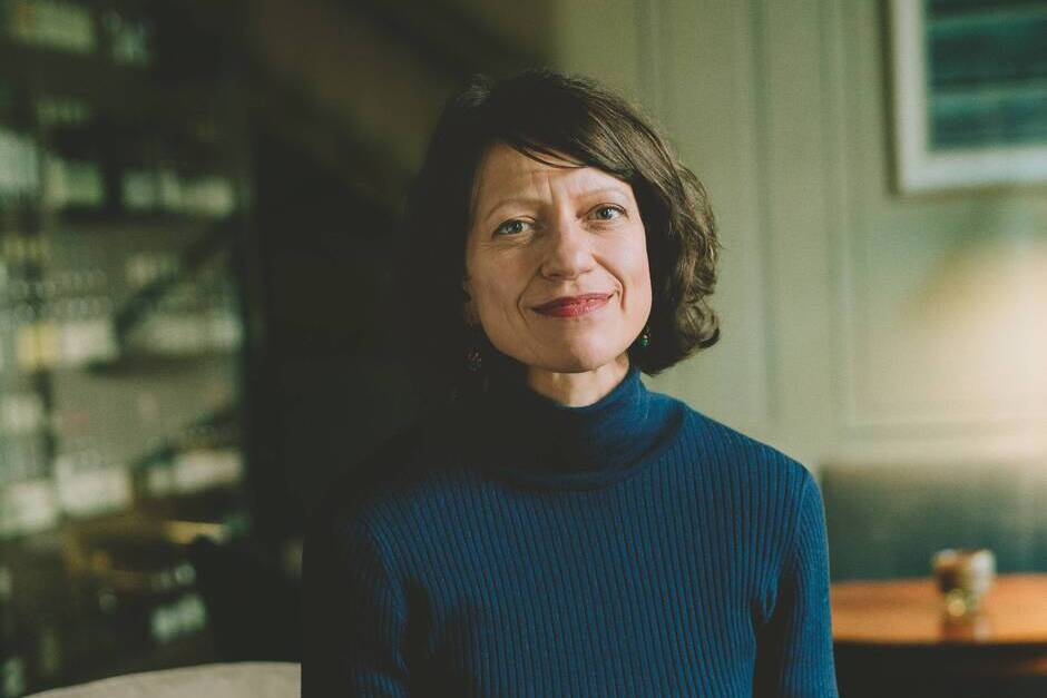 In Wiesbaden findet eine Lesung mit der Autorin und Journalistin Louise Brown statt.