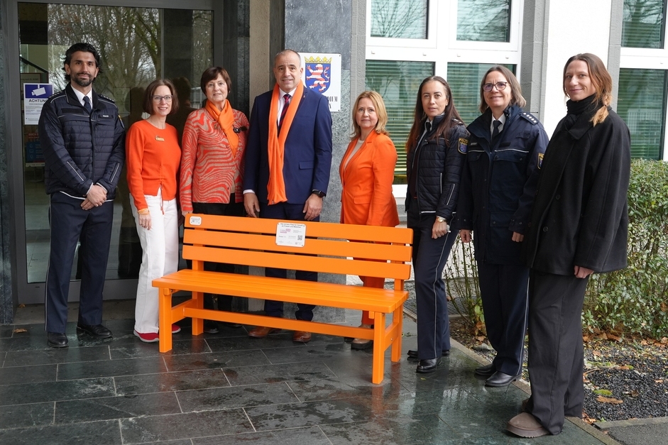 Polizei in Westhessen setzt Zeichen gegen Gewalt an Frauen.