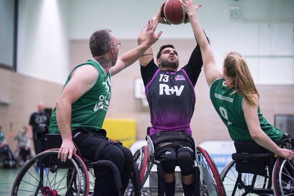 Rhine River Rhinos Mehran Hosseni Setzt Sich Durch