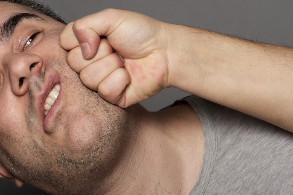 Schlägerei mit Pfefferspray am Wiesbadener Hauptbahnhof am Abend des 2. Weihnachtsfeiertages. Sechs Jugendliche geraten aneinander.