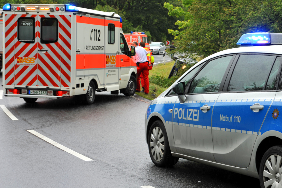 Ohne Führerschein Unfall am Wiesbadener Kreuz am Montagvormittag gebaut. 43-Jährige rast mit Skoda von der regennassen Fahrbahn. Autobahnpolizei ermittelt Fahren ohne Fahrerlaubnis.