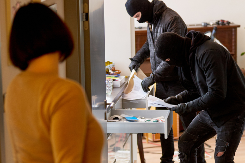 Diebstahl aus Wohnung am Sonntagabend in Wiesbaden. Bargeld verschwunden.
