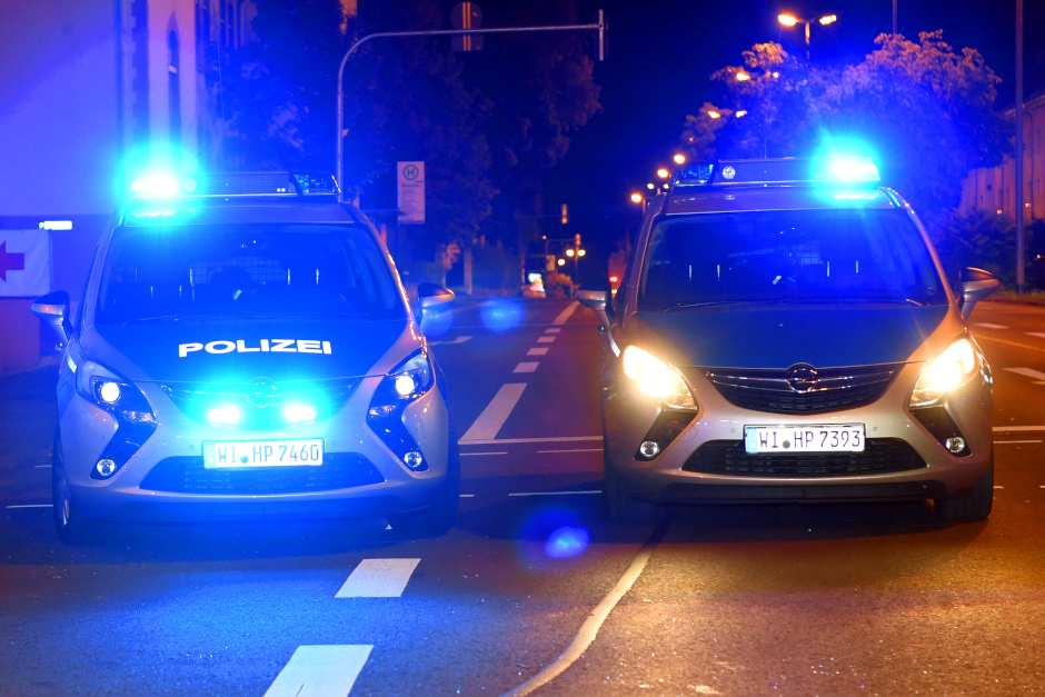 In der Wiesbadener Innenstadt wurde einem Mann in die Genitalien getreten.